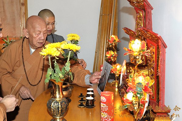 普陀山-山西省玄中寺根通长老回普陀山礼祖参访