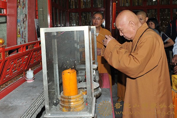 普陀山-山西省玄中寺根通长老回普陀山礼祖参访