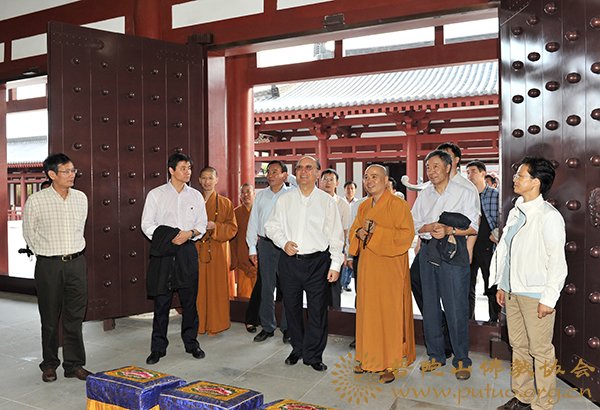 徐匡迪-原全国政协副主席徐匡迪先生一行莅临普陀山