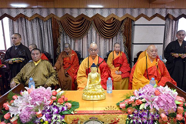 佛教-第十五届普陀山南海观音文化节开幕式暨南海观音开光二十周年庆典隆重举行