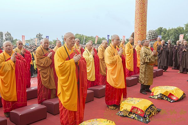 佛教-第十五届普陀山南海观音文化节开幕式暨南海观音开光二十周年庆典隆重举行