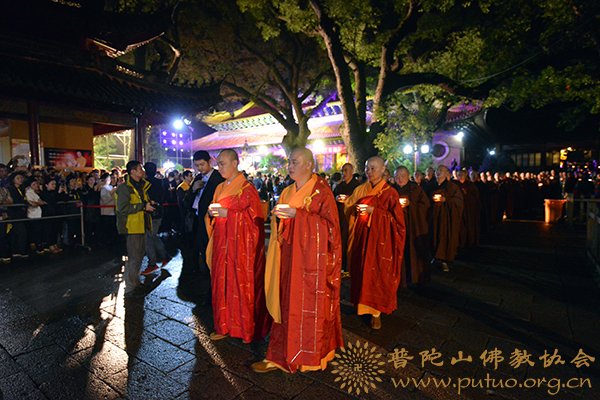 普陀山-第十五届普陀山南海观音文化节“点亮心灯”传灯祈愿法会在普济禅寺隆重举行