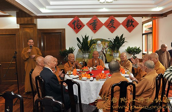 敬老院-重阳节本会会长道慈大和尚一行赴本山敬老院和本会颐养堂慰问
