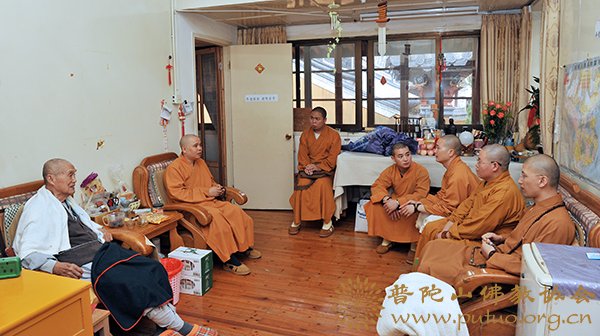 敬老院-重阳节本会会长道慈大和尚一行赴本山敬老院和本会颐养堂慰问