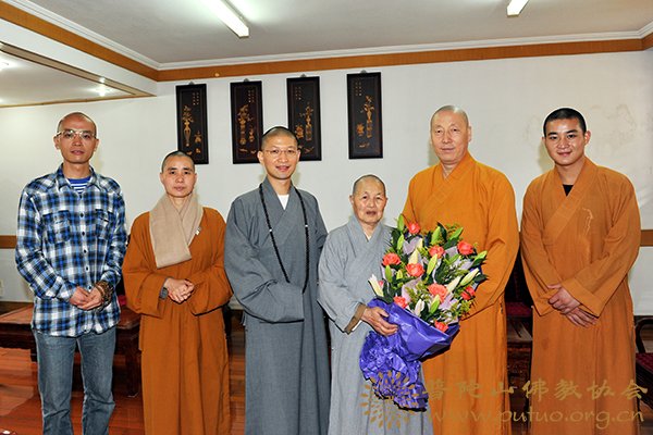 佛教-佛协领导慰问咨议委副主席清了师太88岁寿辰