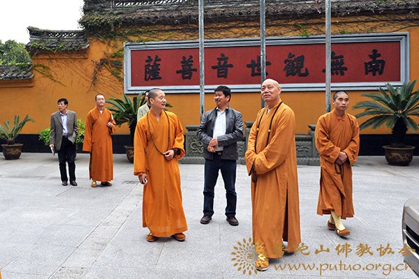 道慈大和尚到全山各寺院检查安全工作
