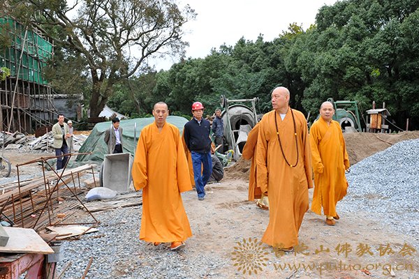 道慈大和尚到全山各寺院检查安全工作