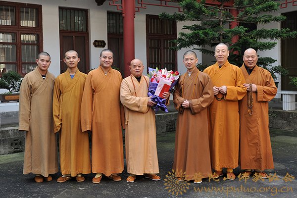 佛教-佛协领导赴本山杨枝禅林慰问华昌长老72岁寿诞