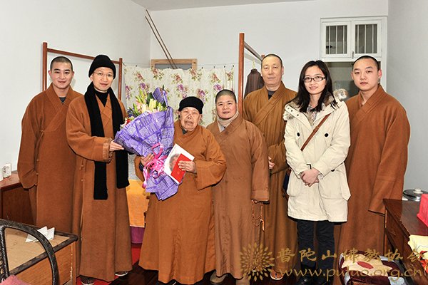 佛教-佛协领导慰问常乐禅院法璋长老尼84岁寿诞