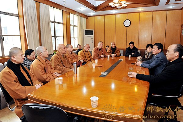 佛教-普陀山佛教协会道慈会长等领导赴杭州拜年