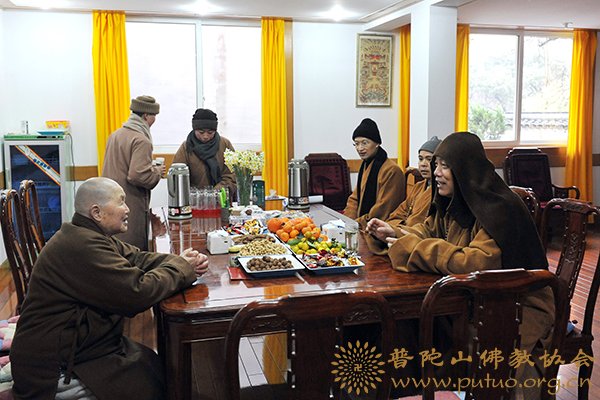 佛教-佛协道慈会长一行春节前夕看望咨议委长老