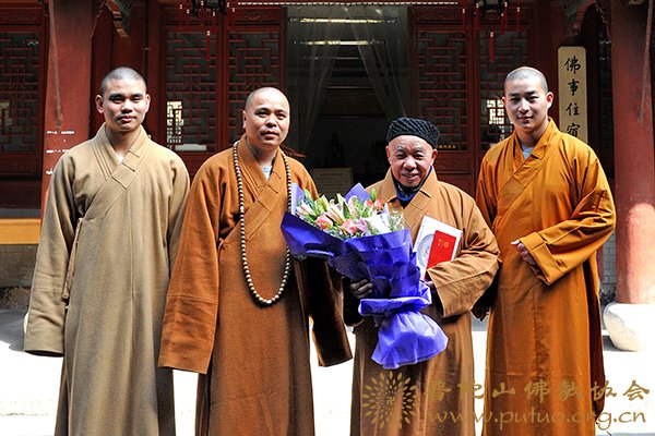 佛教-佛协领导慰问普济禅寺雪岩长老八十一岁寿诞