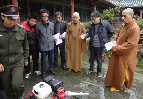 安全培训-慧济禅寺对义务消防员进行消防安全培训和消防演练