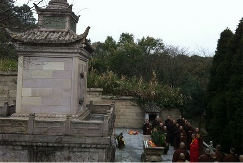 适逢壬辰年清明普济禅寺举行祭祖、超荐法会