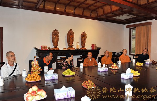 台湾彰化县清水岩寺管理委员会来山朝拜