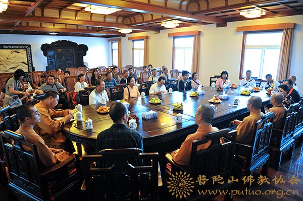 台湾彰化县清水岩寺管理委员会来山朝拜
