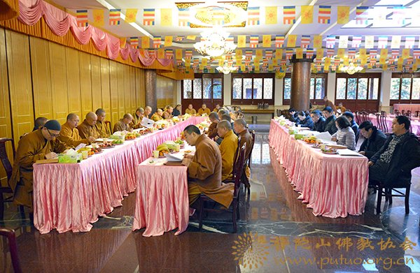 佛教-普陀山佛教协会2017年年终总结大会进行分组讨论