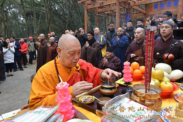 佛教-普陀山佛教协会隆重举行白象庵重建上梁法会