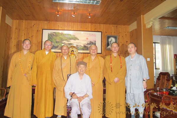 佛教-参加全国汉传佛教规范传戒开堂、陪堂研讨班诸山长老及来宾参访普陀山