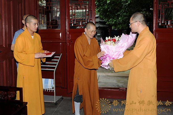 佛教-佛协领导慰问常乐禅院登明长老尼六十八岁寿诞
