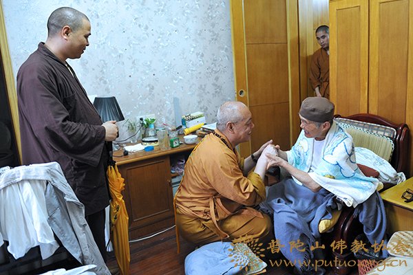 台风-道慈会长一行到各寺院查看“海葵”台风影响情况