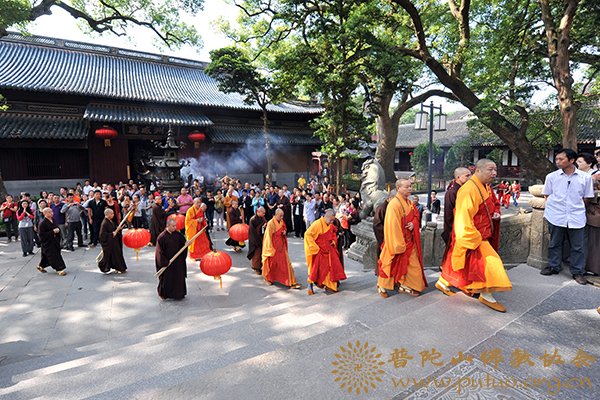 普陀山-普陀山普济禅寺隆重举行慈善公益祈福法会