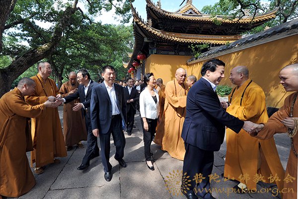 佛教-浙江省佛教界暨普陀山佛协慈善公益大会在海天佛国普陀山隆重举行
