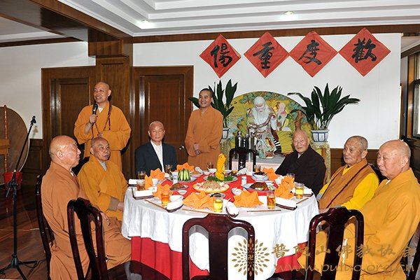 敬老院-重阳节道慈大和尚一行赴敬老院和颐养堂慰问