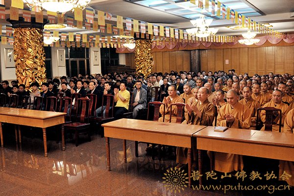 佛教-普济禅寺召开全体僧众、职工会议传达佛协会议精神