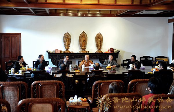 普陀山-本会副会长门肃法师会见台湾媒体采访团