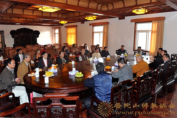 普陀山-本会副会长门肃法师会见台湾媒体采访团