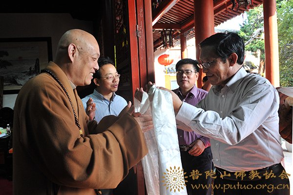 洛桑-西藏自治区民宗委主任洛桑久美一行来山参观考察