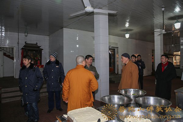 普陀山-普陀山佛教协会联合多部门检查全山寺院安全保障工作