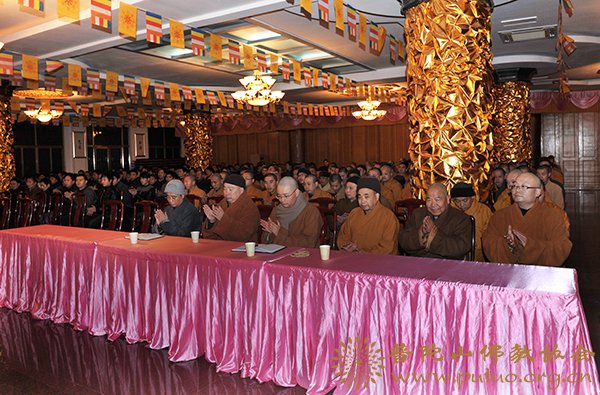 佛教-普济禅寺在大斋堂召开全体僧众、职工会议 佛教-普济禅寺在大斋堂召开全体僧众、职工会议