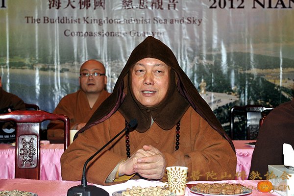 佛教-农历除夕夜道慈大和尚请僧众喝普茶迎新春 佛教-农历除夕夜道慈大和尚请僧众喝普茶迎新春