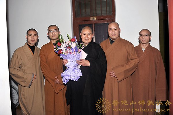 佛教-佛协委派代表赴佛教颐养堂慰问老年僧尼生日 佛教-佛协委派代表赴佛教颐养堂慰问老年僧尼生日