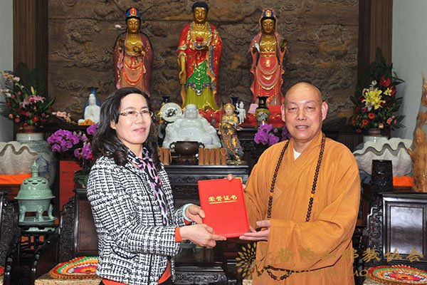 普陀山-普陀山佛协向四川雅安地震灾区捐善款120万元