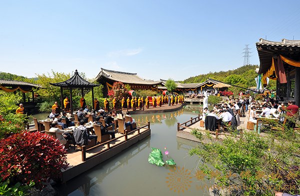 佛教-本会会长道慈大和尚应邀出席第八届中国普陀佛茶文化节开幕式