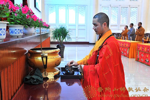佛教-戒情法师应邀于宝陀讲寺作《（心经）的启迪》佛学专题讲座