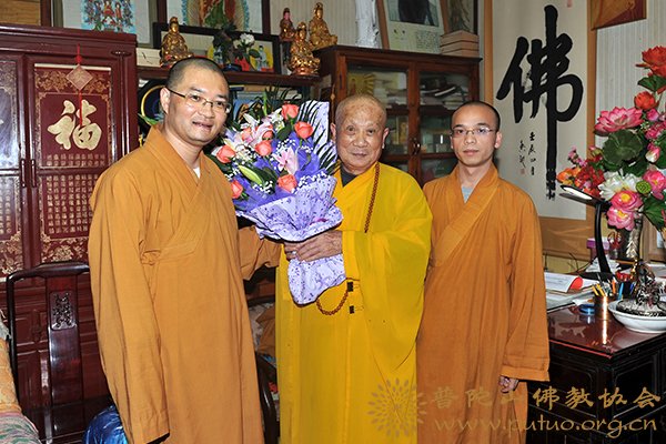 佛教-佛协领导赴普济禅寺慰问云空长老82岁寿诞