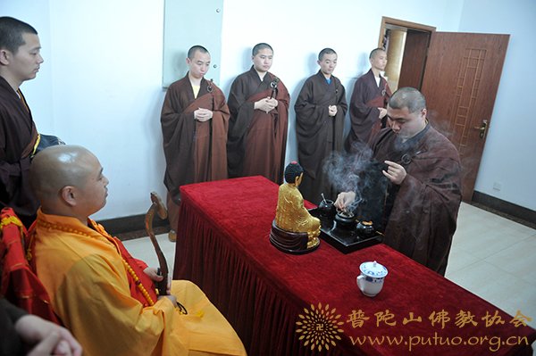 佛教-中国佛学院普陀山学院慧贤法师应邀于宝陀讲寺作《说四众过戒》佛学专题讲座