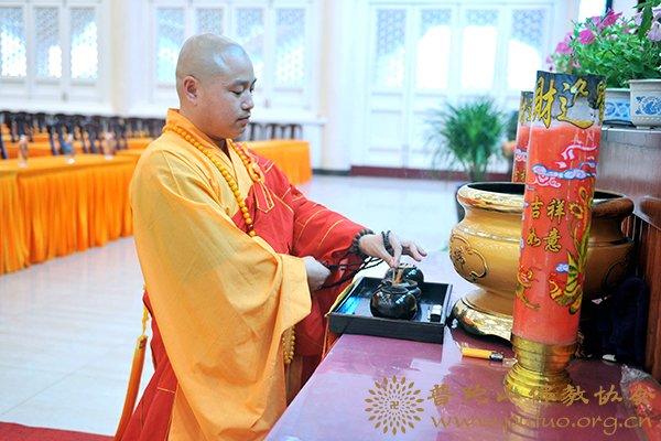 佛教-中国佛学院普陀山学院慧贤法师应邀于宝陀讲寺作《说四众过戒》佛学专题讲座