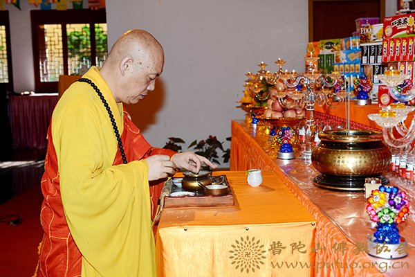 佛教-普陀山佛教协会全山执事第二十一期共修观音七法会在普济禅寺隆重举行熏坛仪式