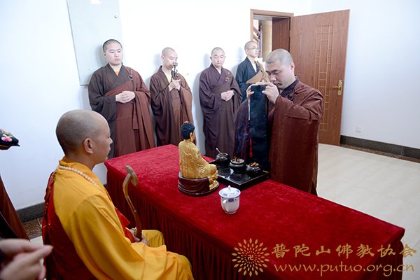 佛教-中国佛学院普陀山学院戒修法师于宝陀讲寺作《净土行门的殊胜》佛学专题讲座