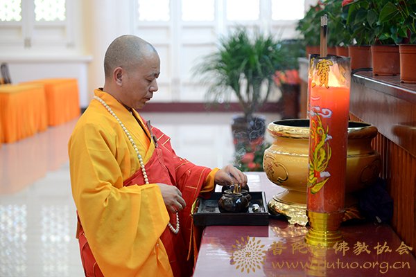 佛教-中国佛学院普陀山学院戒修法师于宝陀讲寺作《净土行门的殊胜》佛学专题讲座