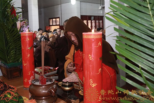 普陀山-普陀山普济禅寺小年夜举行监斋菩萨上供法会 普陀山-普陀山普济禅寺小年夜举行监斋菩萨上供法会