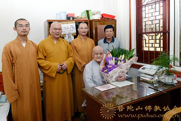 佛教-佛协领导赴杨枝禅院慰问颐养堂老年僧人生日