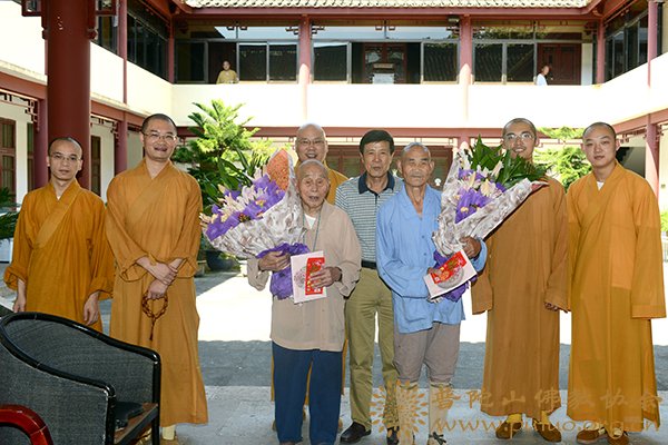 佛教-佛协领导赴杨枝禅院慰问颐养堂老年僧人生日