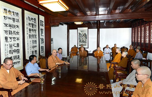 佛教-道慈会长委托门肃副会长（兼秘书长）为悦岭净院和天华百子堂新任监院送位