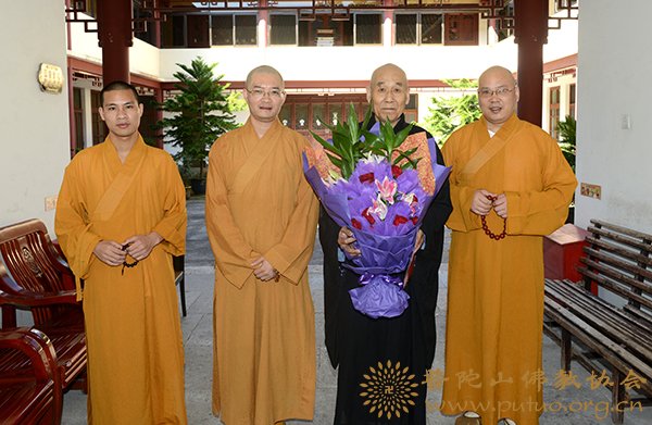 佛协领导慰问颐养堂静清长老、淳悟长老尼生日